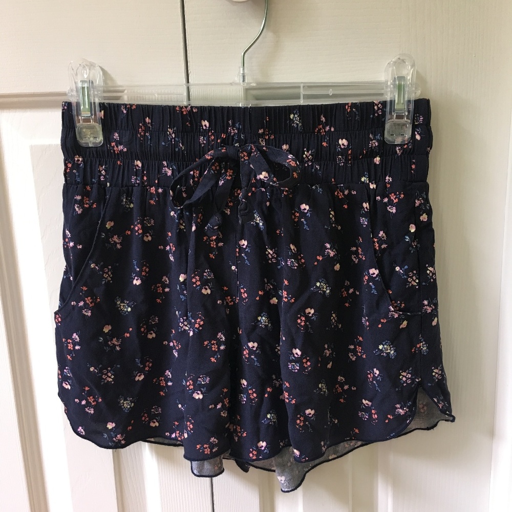 Hollister Flowy Floral Shorts size xs